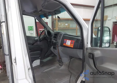 2014 Mercedes-Benz Sprinter 2500 High Roof z USA, uszkodzony, nr VIN WD3PE8DE8E5901139